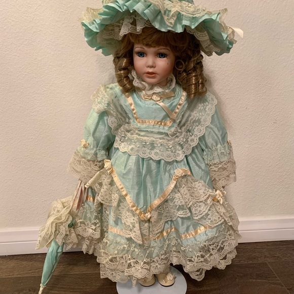 Elegant Collectible Porcelain Doll - Picture 12 of 12